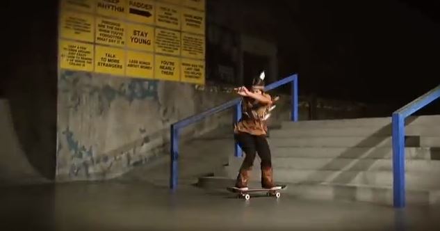 BINTEO-Η Ποκαχόντας κάνει σκέιτ