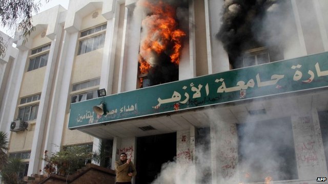 ΦΩΤΟ-Νεκρός φοιτητής από τις συγκρούσεις στο Κάιρο