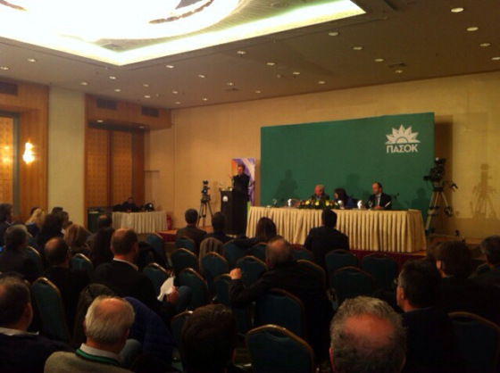 Αποχώρησε από τη συνεδρίαση του ΠΑΣΟΚ ο Χρυσοχοΐδης