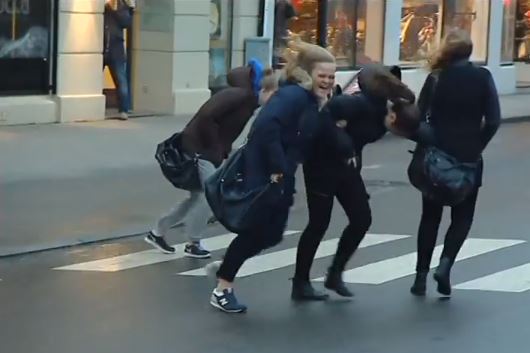 ΒΙΝΤΕΟ-Βόλτες κόντρα στον… άνεμο