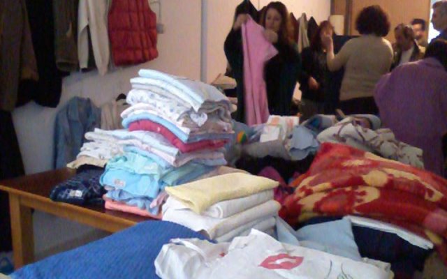 Μοίρασαν δωρεάν ρούχα