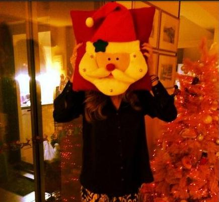 Ποια ηθοποιός κρύβεται πίσω από τον Άγιο Βασίλη;