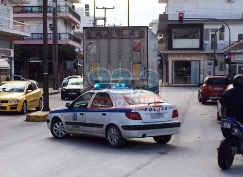 ΦΩΤΟ-Φορτηγό παρέσυρε 70χρονη
