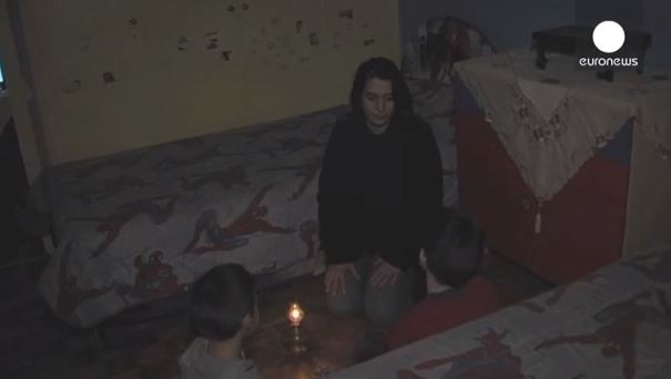 Οικογένειες στο σκοτάδι–Έρευνα του euronews στην Αθήνα