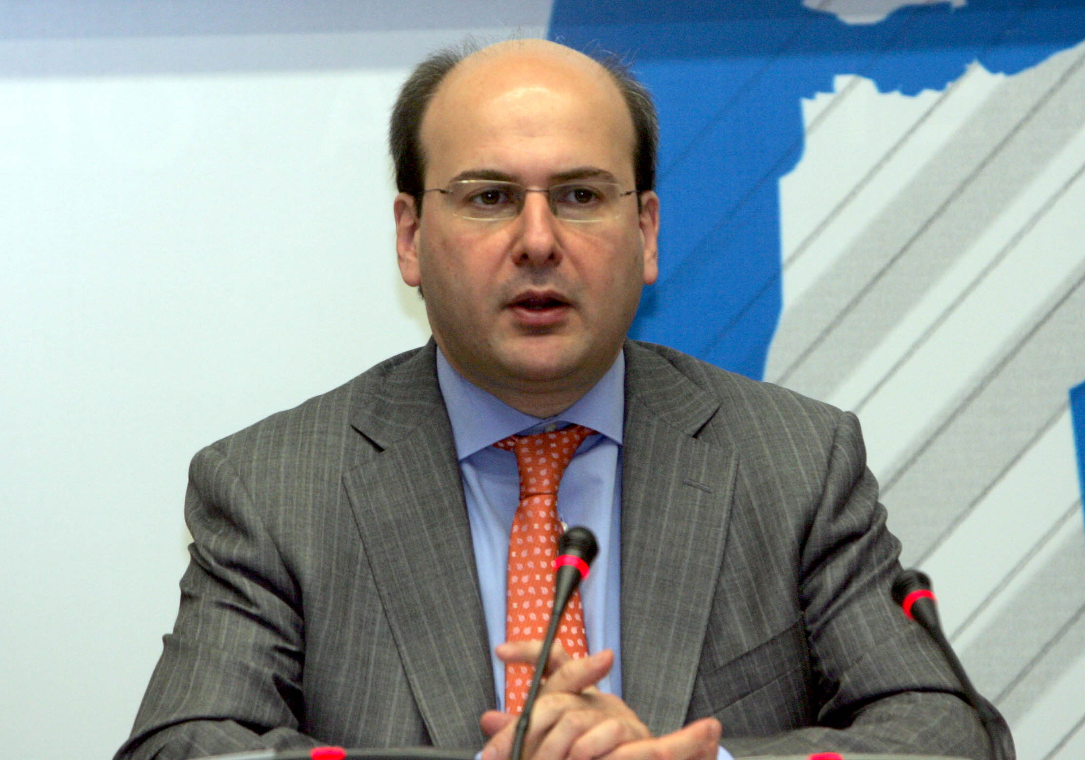 Χατζηδάκης:Δεν μπορούν να υπάρχουν κορόιδα και έξυπνοι