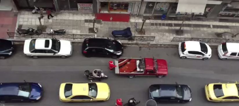 ΒΙΝΤΕΟ-Ο Άγιος Βασίλης ήρθε με το… αγροτικό