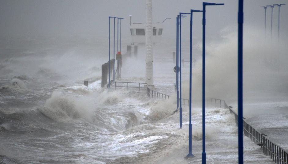 ΦΩΤΟ-Οι πρώτες εικόνες του τυφώνα “Ξάβερ” που πλήττει την Γερμανία
