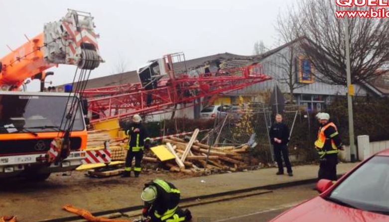 BINTEO-Πτώση γερανού σε σούπερ μάρκετ με έναν νεκρό
