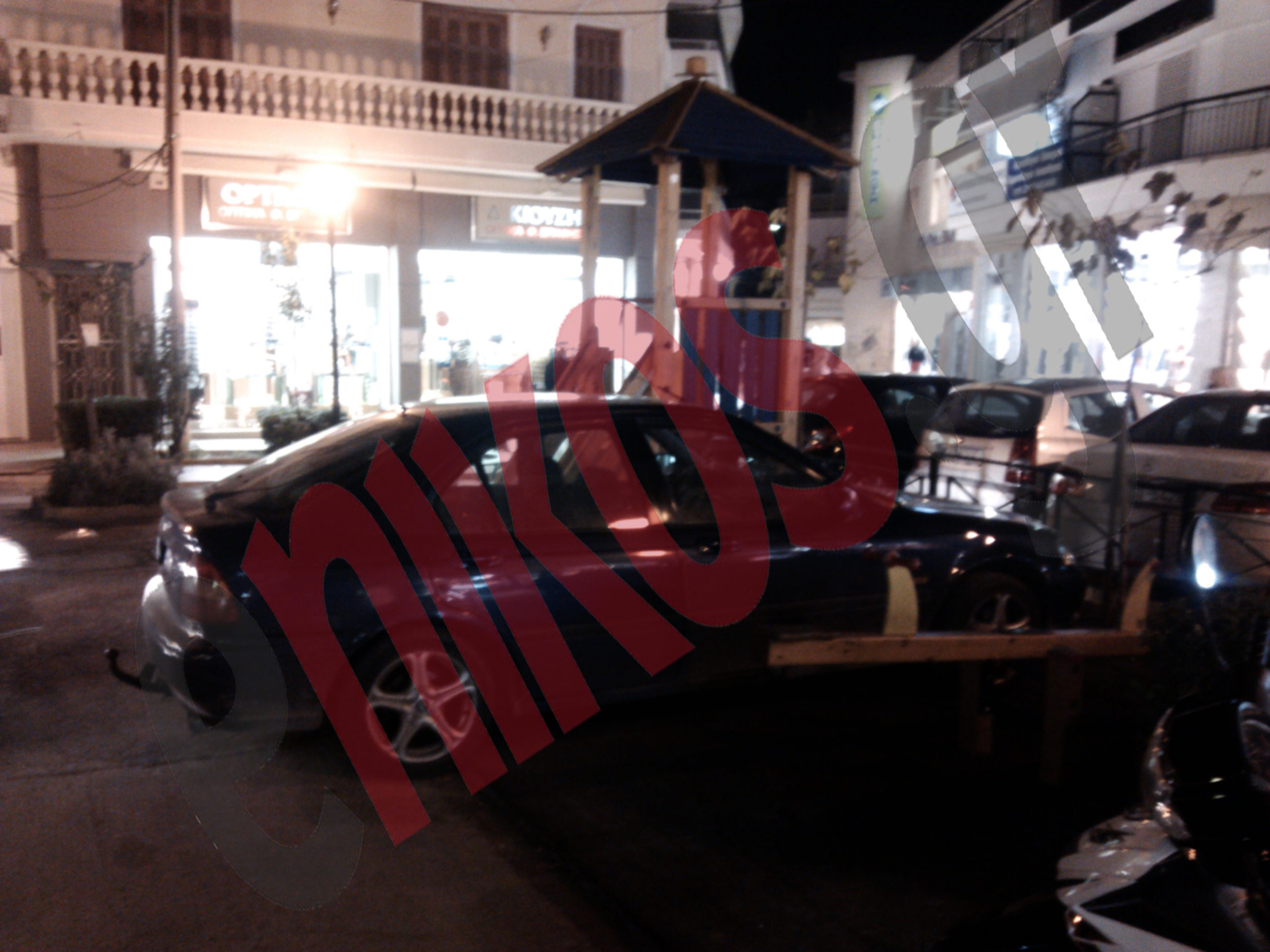 ΦΩΤΟ-Παρκάρισμα σε… παιδική χαρά