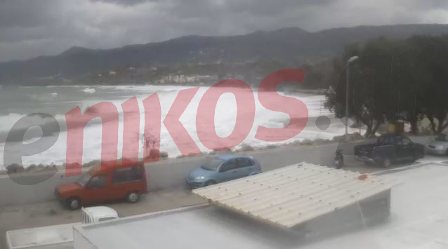 ΦΩΤΟ-“Φούσκωσε” η θάλασσα στη Σητεία