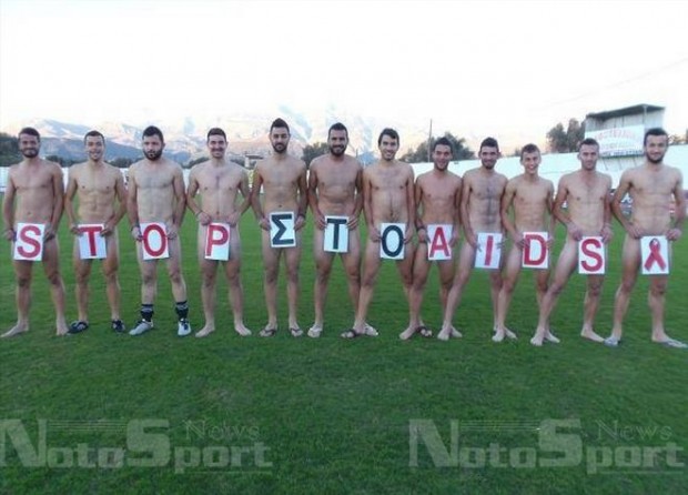 ΦΩΤΟ-“Γυμνό” μήνυμα κατά του AIDS