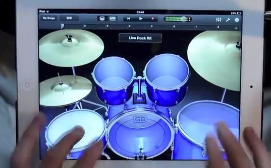 ΒΙΝΤΕΟ-Παίζει ντραμς με το iPAD