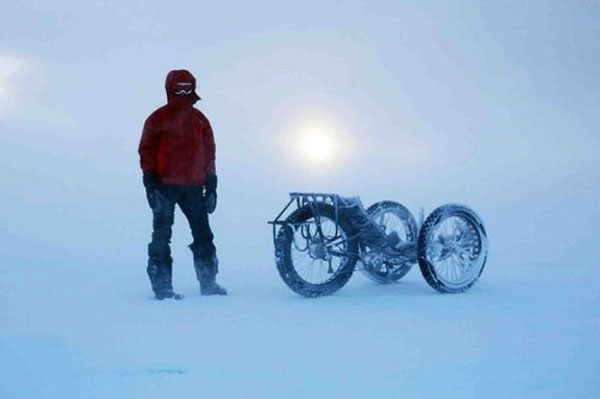 Perierga.gr - Στο Νότιο Πόλο με ποδήλατο