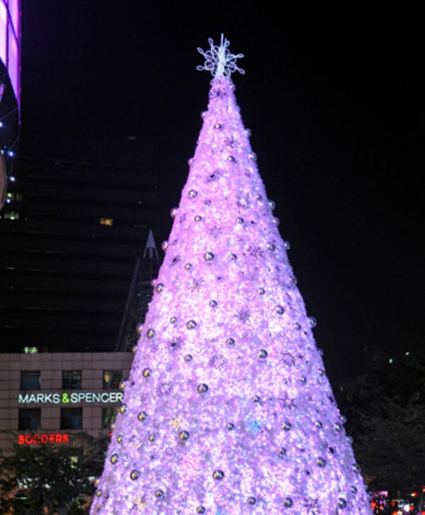 Τα πιο περίεργα χριστουγεννιάτικα δέντρα!