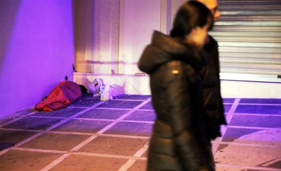 «Έξω στον δρόμο ανοίγουν οι καρδιές»