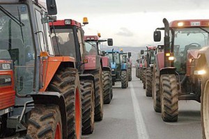 Μπλόκο της αστυνομίας σε αγρότες