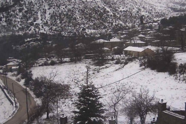 ΦΩΤΟ-Στα λευκά ντύθηκαν τα χωριά της Ηπείρου