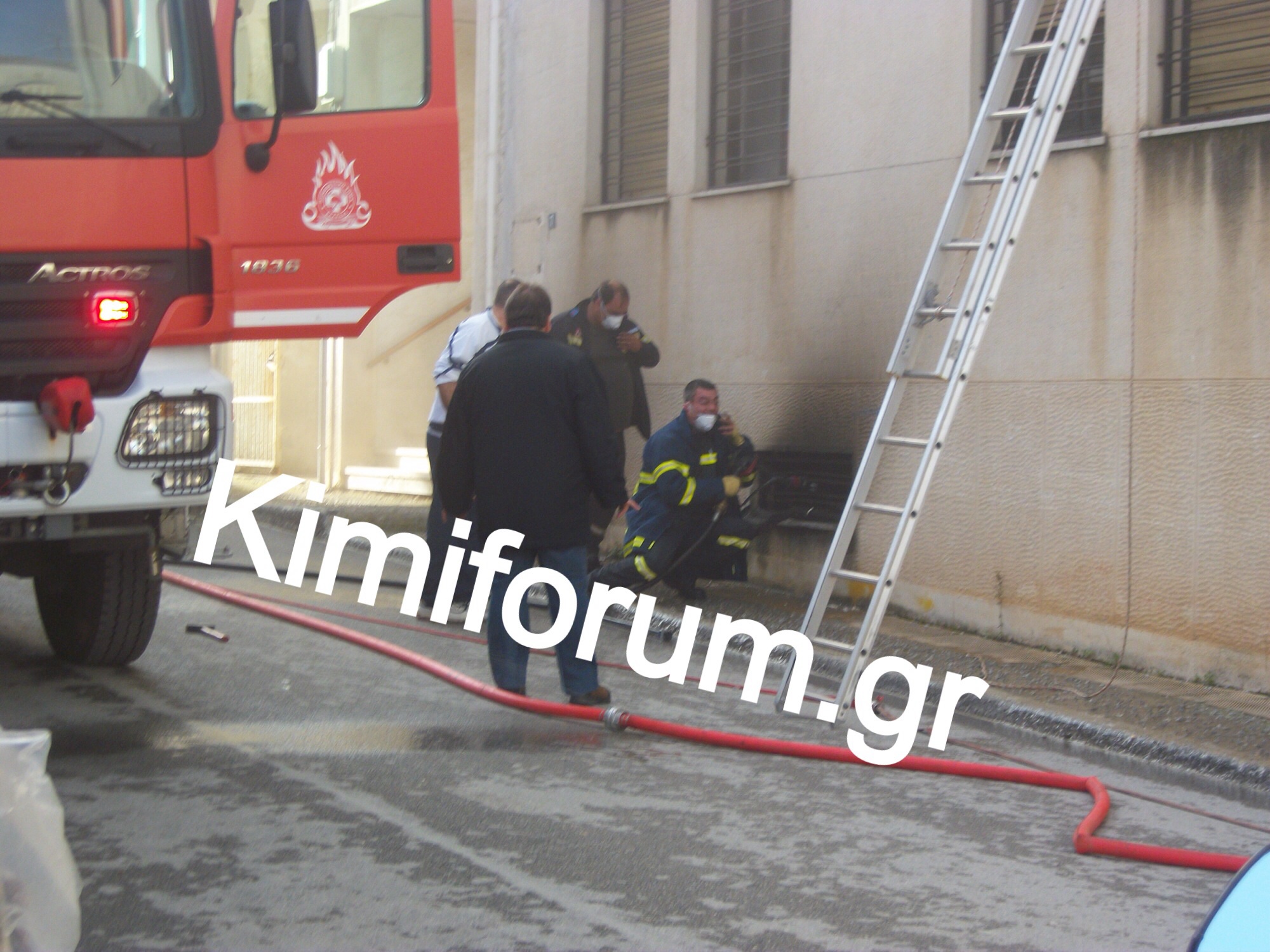 ΦΩΤΟ-Αυτοπυρπολήθηκε 60χρονος στον ΟΤΕ