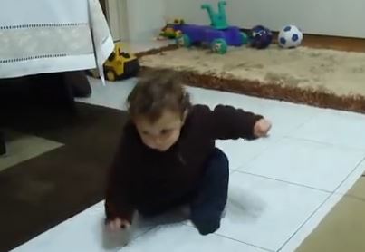 ΒΙΝΤΕΟ-Ζεϊμπέκικο από κούνια