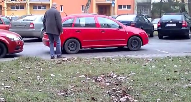 ΒΙΝΤΕΟ-Σταθμεύει με… κλειστά μάτια