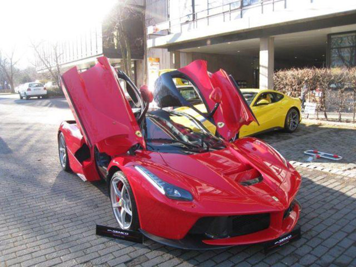 Η πρώτη μεταχειρισμένη LaFerrari