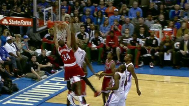 “Κάρφωσε” τον Πέρκινς ο Αντετοκούνμπο