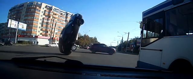 ΒΙΝΤΕΟ-Ένα… απίστευτο ατύχημα