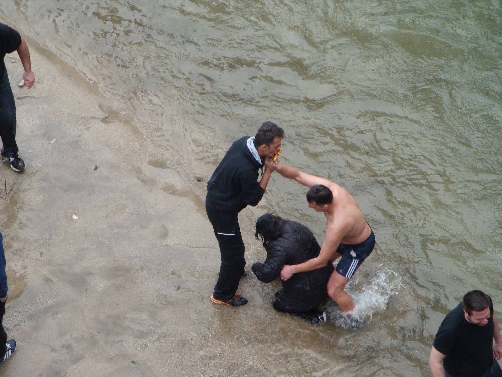 ΒΙΝΤΕΟ-Έδωσαν… μάχη για τον Σταυρό