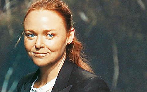 Στέλλα Μακάρτνεϊ : Φωτό με ελληνικά γλυπτά άναψε φωτιά