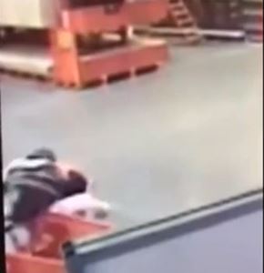 ΒΙΝΤΕΟ-Πιάνει μωρά στον…αέρα