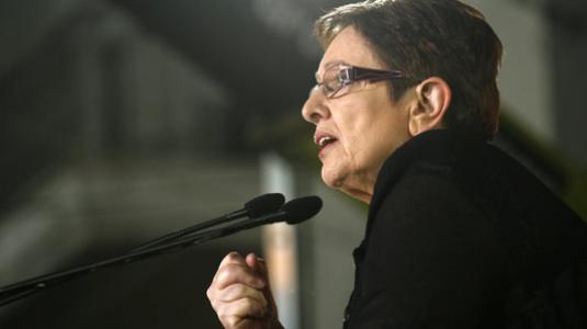 Ερώτηση της Παπαρήγα για τους αγρότες