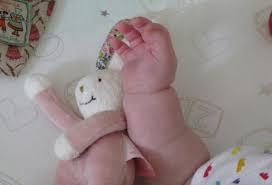 Εγκαταλελειμμένα βρέφη και παιδιά στα νοσοκομεία