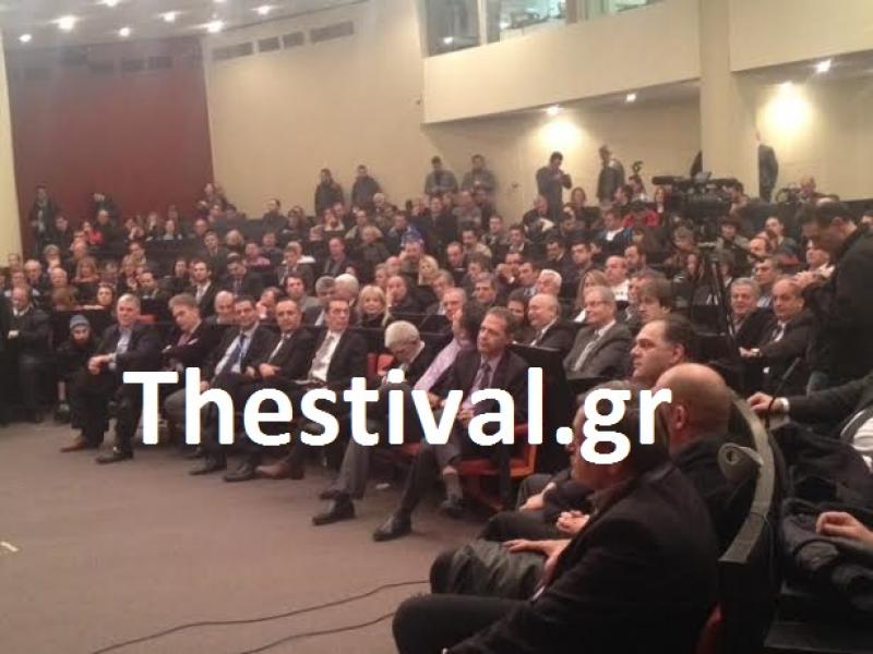 ΦΩΤΟ-Ο Μπουτάρης κοιμήθηκε την ώρα των εγκαινίων