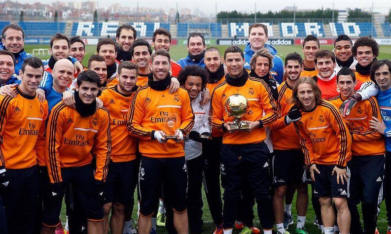 ΦΩΤΟ-Σε χρυσό φόντο η προπόνηση της Ρεάλ