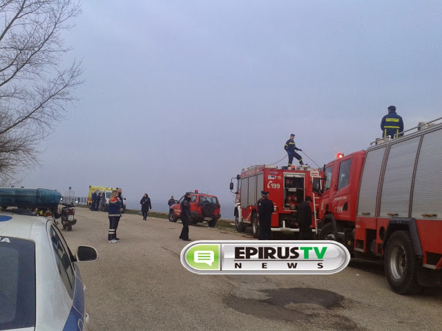 ΦΩΤΟ-Αυτοκίνητο έπεσε στη λίμνη Παμβώτιδα