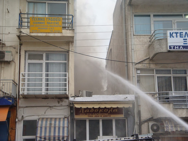 ΒΙΝΤΕΟ-Στις φλόγες η «Λαδόκολλα»