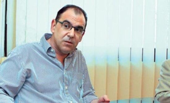 Ο Μαχαίρας έρχεται, ο Παπαδόπουλος φεύγει