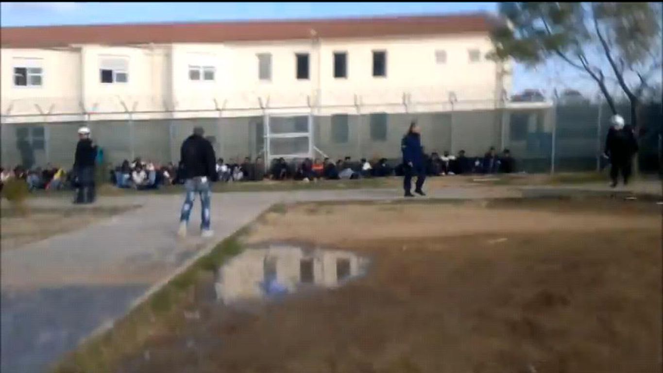 Μετανάστες έπεσαν από σκεπή