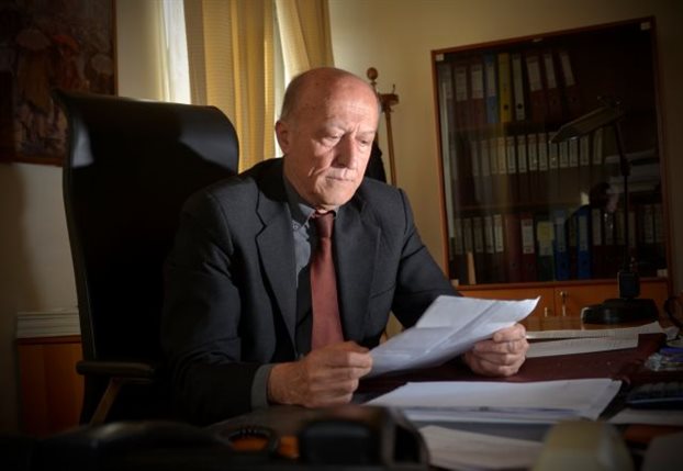 Καρακούσης: Η τρόικα αντιμετώπιζε τη χώρα σαν επιτραπέζιο