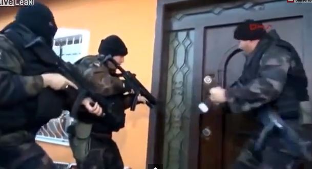 ΒΙΝΤΕΟ-Επιχείρηση ύμνος της τουρκικής αστυνομίας