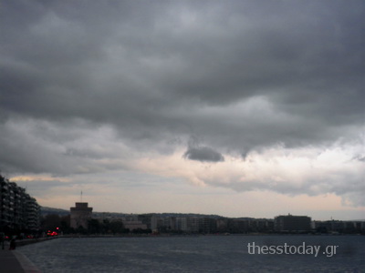 ΒΙΝΤΕΟ-Χιονίζει στη Θεσσαλονίκη
