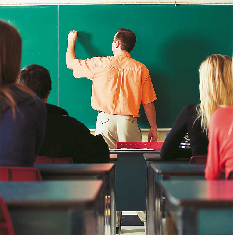 Σοκ: Δάσκαλος προέτρεψε μαθητές να χαστουκίσουν συμμαθητή τους