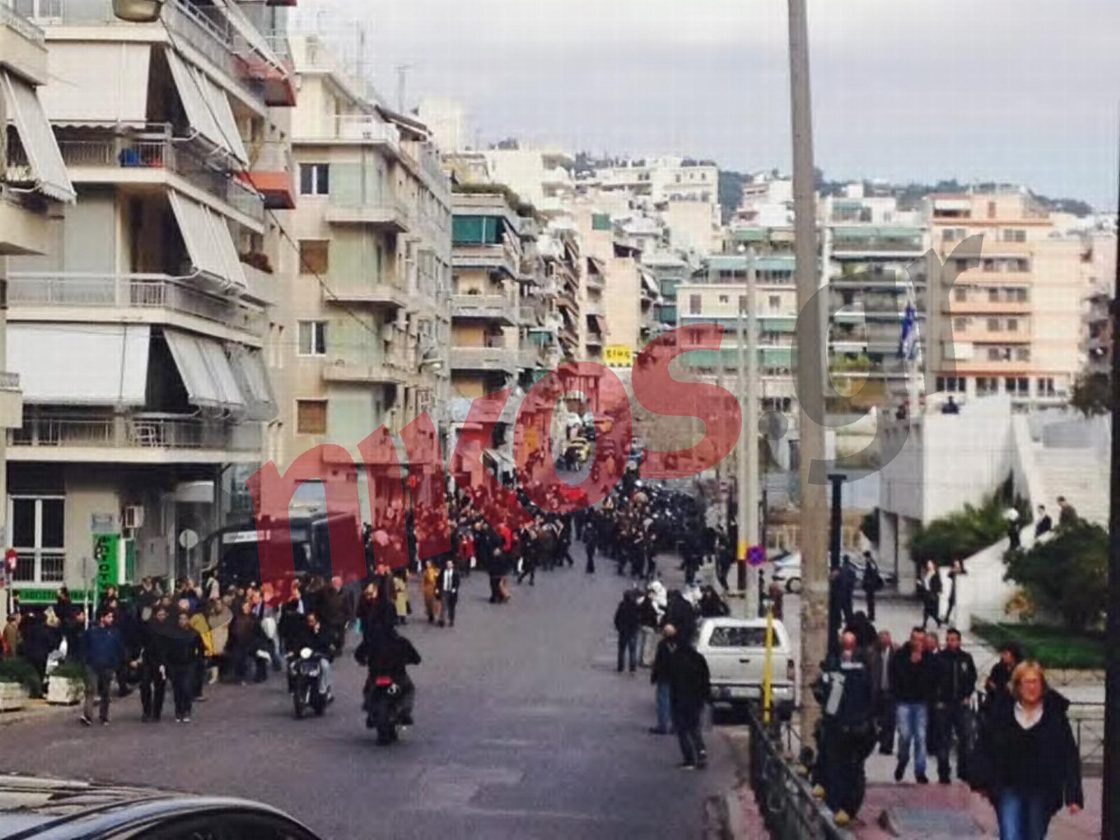 ΦΩΤΟ-Εκκενώνουν το Εφετείο