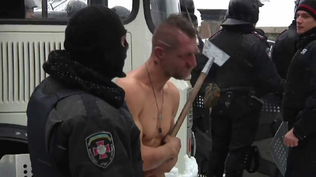 BINTEO-Εξευτέλισαν και κακοποίησαν γυμνό άνδρα