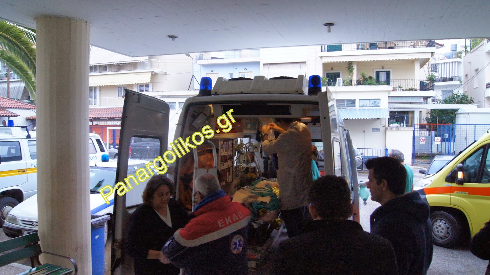 ΦΩΤΟ-Την πυροβόλησε και αυτοπυρπολήθηκε