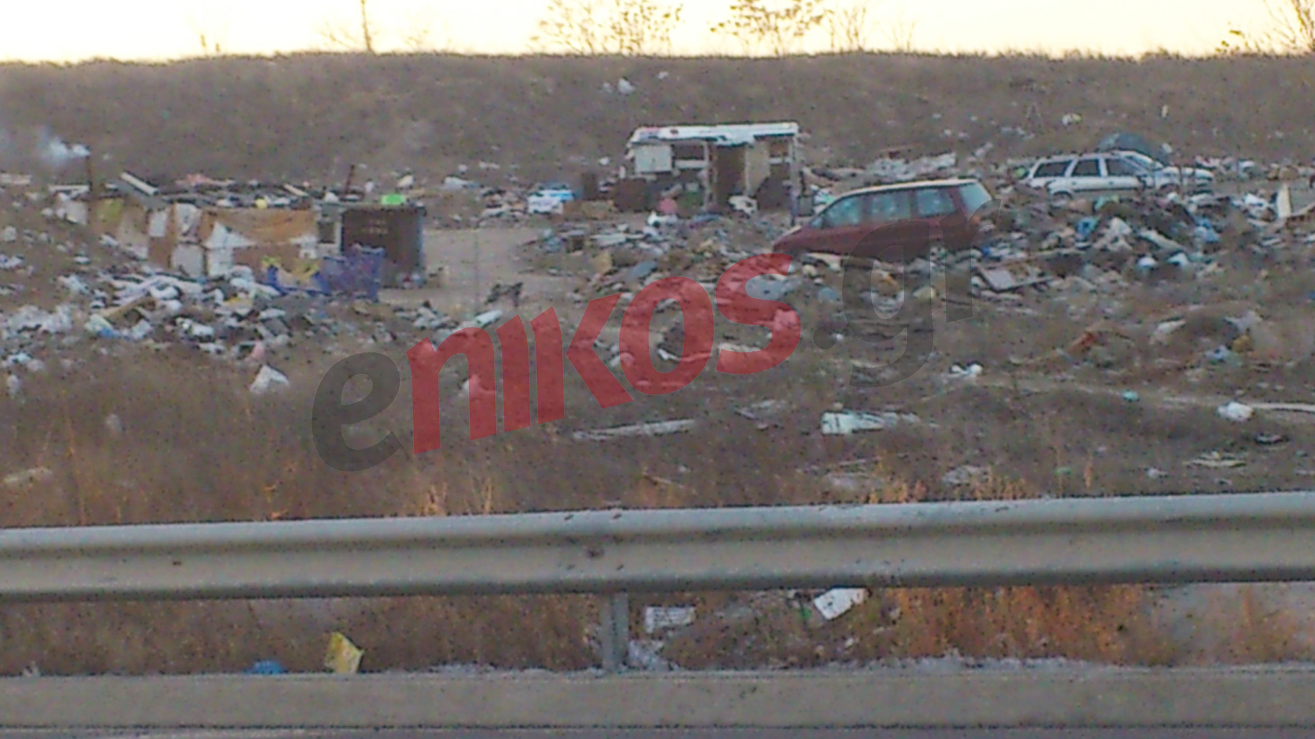 ΦΩΤΟ-Χωματερή η είσοδος του Δήμου Πυλαίας