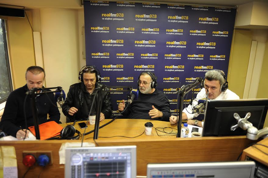 Ο Θ.Μικρούτσικος και ο Γ. Κότσιρας στον Νίκο Χατζηνικολάου