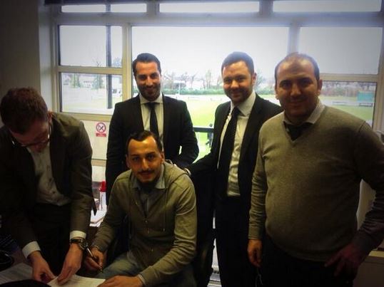 ΦΩΤΟ-Ο Μήτρογλου υπογράφει στη Φούλαμ