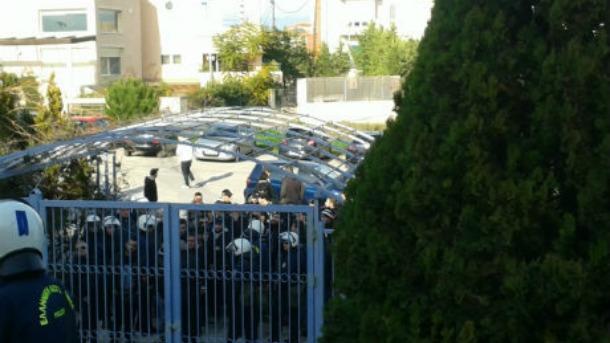 Οπαδός χτυπήθηκε με τούβλο