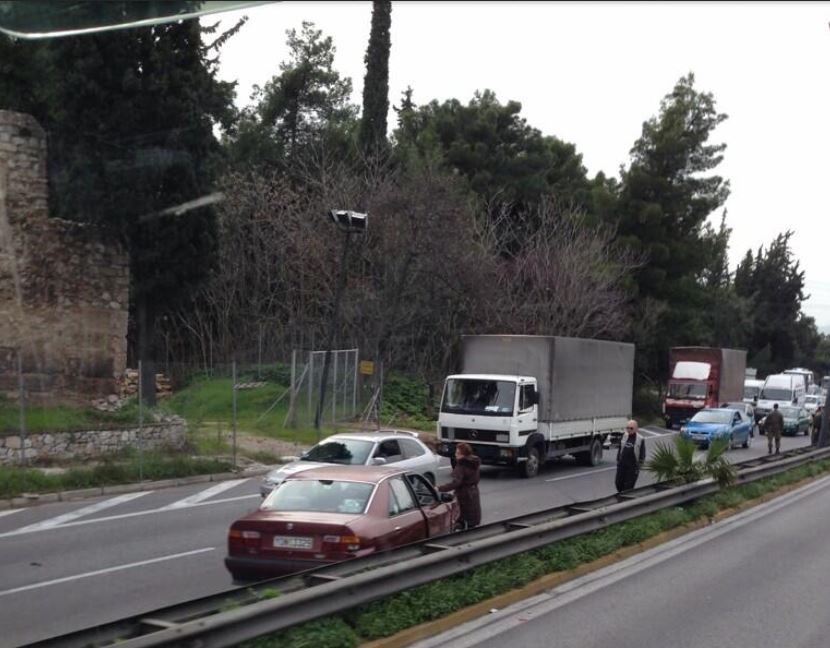 ΤΩΡΑ-ΦΩΤΟ: Τροχαίο ατύχημα στον Σκαραμαγκά